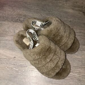 Ugg fluff yeah slides
